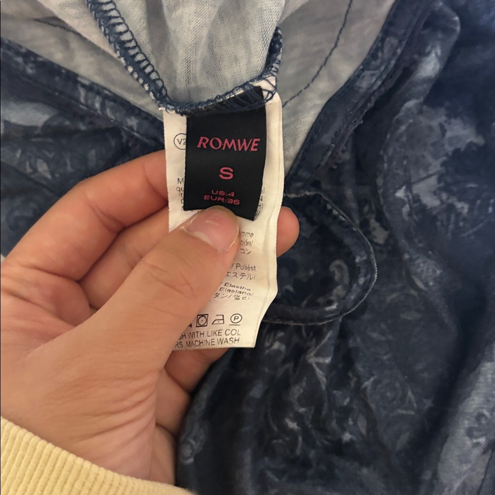 ROMWE Navy Blue Patterned Top Small - Picture 3 of 3